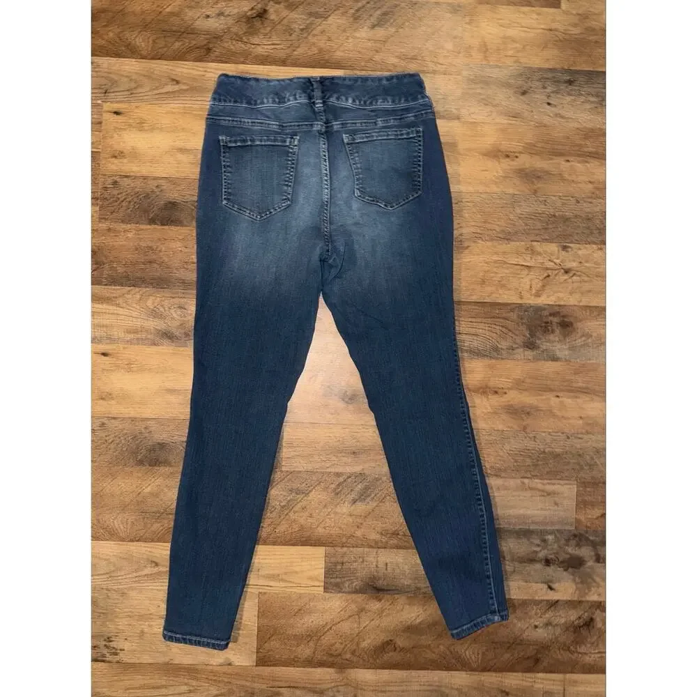 Torrid women’s skinny jeans withunique double-zipper pockets on the front - Picture 12 of 16